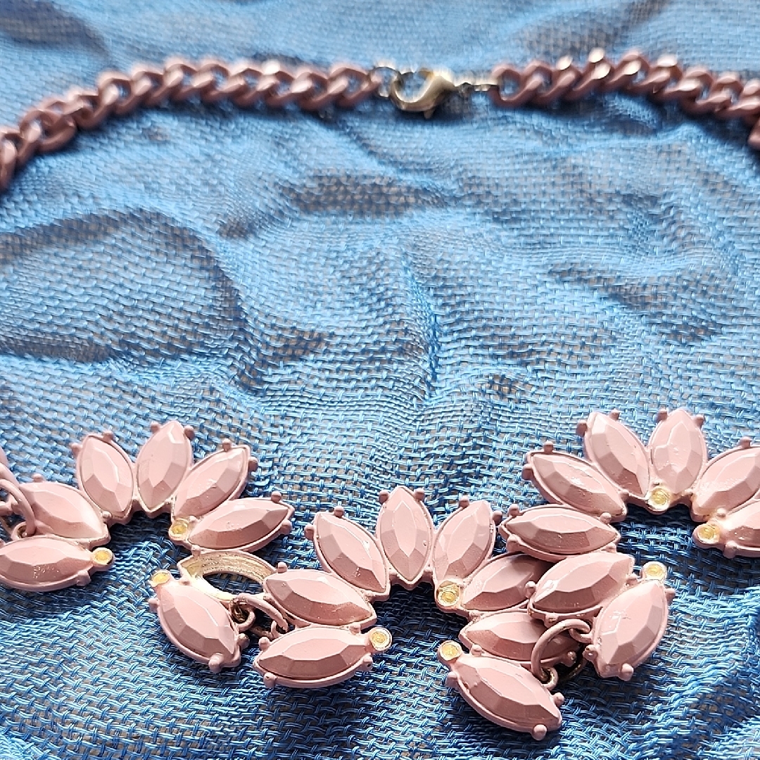 Chic Pink Floral Necklace